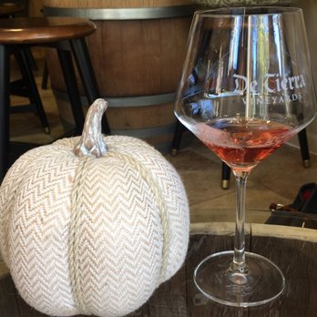 De Tierra Vineyards - Wineries Near Me - Carmel, California