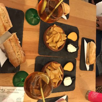 El Timbalet - Bocadillos y patatas - Cafeteria Near Me - Barcelona, B
