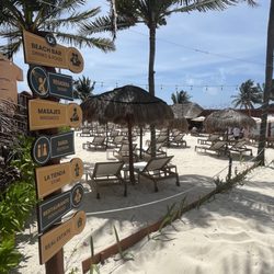 Unico Beach - Path to the beach and bar area