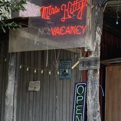 Love Valley - Miss Kitty's Inn