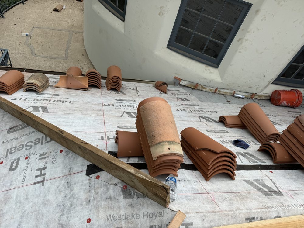 Slide of Handy Roof Solutions