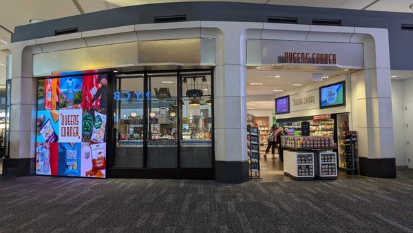 LaGuardia Airport/Terminal B by null
