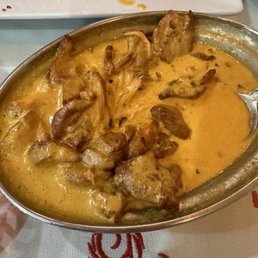"Chicken" tikka masala weird color and bad meat.