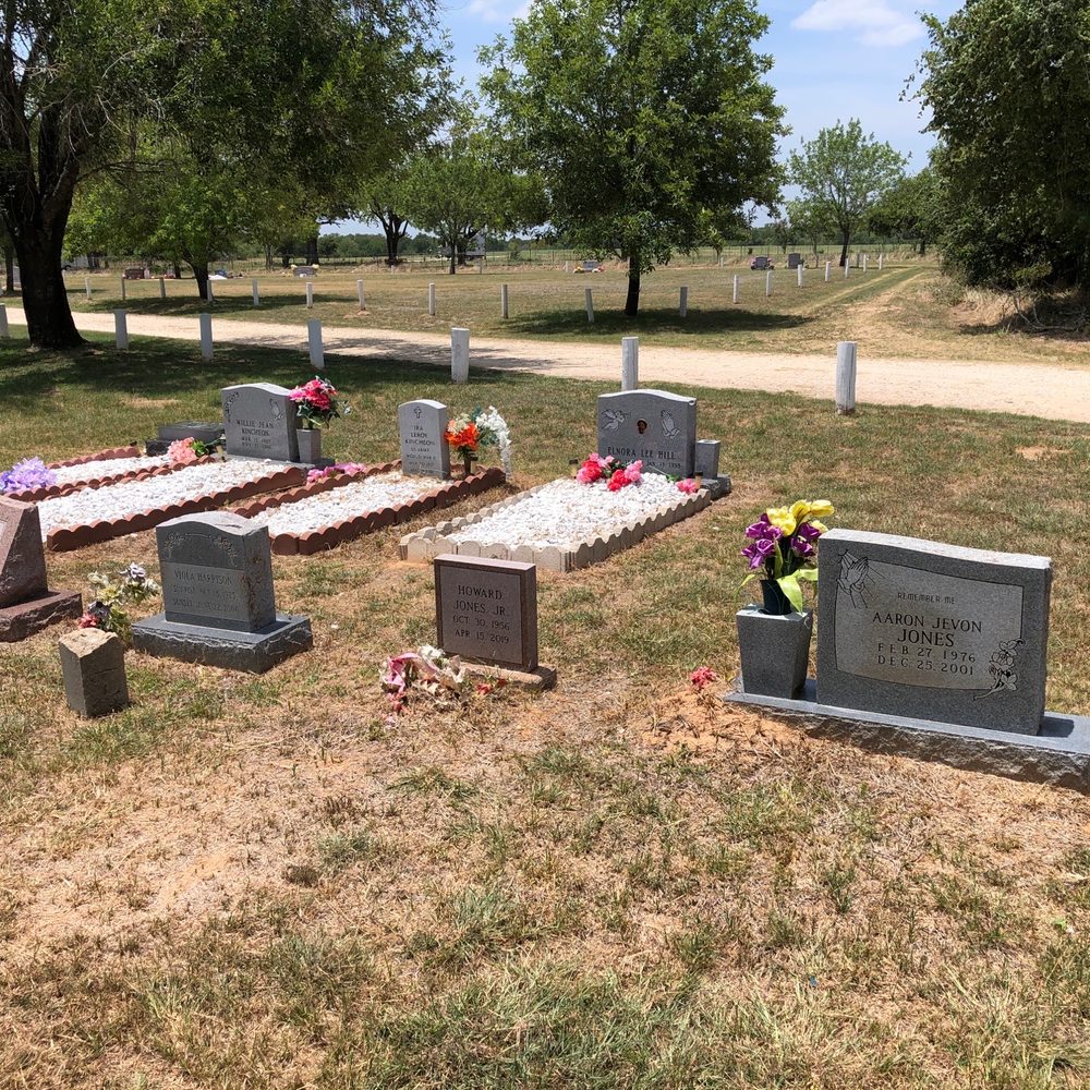 Colorado Chapel Cemetery - Well cared for Graves - Funeral Services & Cemeteries Near Me - Elgin, Texas