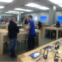 Apple Store - El trato del turno de la tarde es mejor que el de mañana. En líneas generales es una Apple Store más en la que nada destaca.