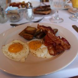 Lincoln Inn and Restaurant - Breakfast