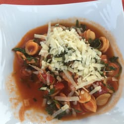 Das Esszimmer - Orecchiette all Arrabbiata con Salsa di Pomodorini Piccante, Rucola e Parmigiano