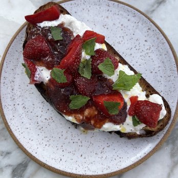 Lutèce - Strawberry burrata - French Near Me - Washington, DC, District of Columbia Lutèce - Strawberry burrata - French Near Me - Washington, DC, District of Columbia