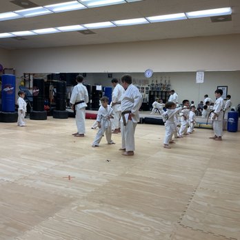 Zanshin Shotokan Karate - Older kids help teach younger students in small groups with Sensei Rocky. - Martial Arts Near Me - Valencia, California Zanshin Shotokan Karate - Older kids help teach younger students in small groups with Sensei Rocky. - Martial Arts Near Me - Valencia, California