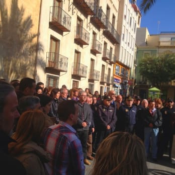 Plaça de Baix - Triste, muy triste. Dos mujeres asesinadas otra vez. Hoy, muy cerca, en #Elche. - Landmarks & Historical Buildings Near Me - Elche, A