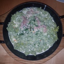 Gasthaus Neue Post - Spinatspätzle mit Schinkenstreifen in Sahnesauce