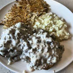 Breaks Eatery & Bar - Biscuits and Gravy.