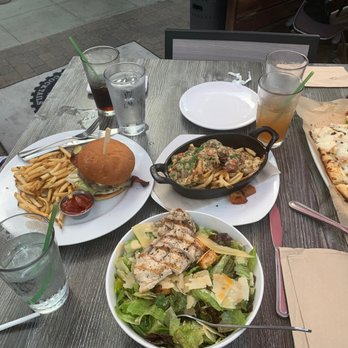 Union Kitchen and Tap Encinitas - BBQ Chicken Flatbread, hamburger chicken Cesar salad - New American Near Me - Encinitas, California