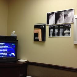 Full Circle Orthopedics - Waiting in patient room