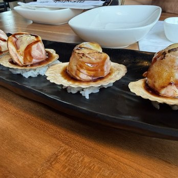 Blowfish Sushi & Ramen - Sushi Bars Near Me - Northfield, Illinois