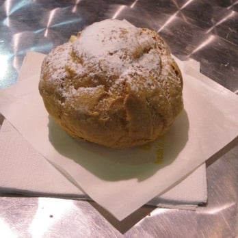 Beard Papa's - Bakeries Near Me - Los Angeles, California