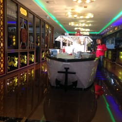 Asien Palast - Das Buffetschiff ist wirklich ein Schiff :)