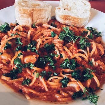 Bucceto's Pizza Pasta - Shrimp linguine with creamy red sauce and garlic bread - Italian Near Me - Bloomington, Indiana Bucceto's Pizza Pasta - Shrimp linguine with creamy red sauce and garlic bread - Italian Near Me - Bloomington, Indiana