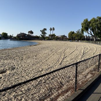 Marlin Park - Entire beach from left view - Parks Near Me - Foster City, California