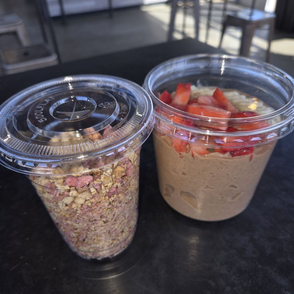Strawberry banana green bowl