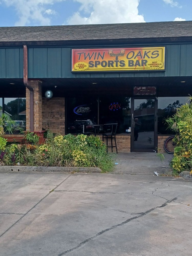 Twin Oaks Pub Image