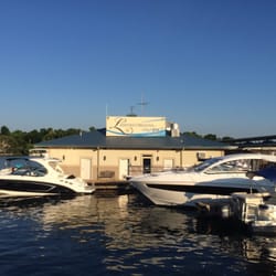 Aqua Bar & Grill