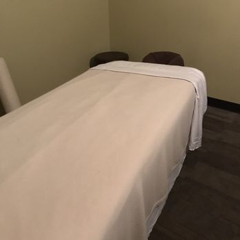 MassageLuXe - Massage table. Simple but clean - Skin Care Near Me - Pembroke Pines, Florida