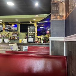 El Rincón Latino Colombian Restaurant - Seating area and counter