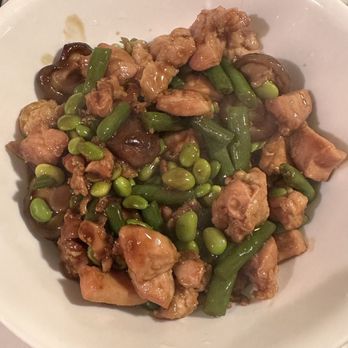 Trader Joe's - Chicken & Mushrooms (too much edamame & string beans, not much mushrooms) Meh - Grocery Near Me - Queens, New York Trader Joe's - Chicken & Mushrooms (too much edamame & string beans, not much mushrooms) Meh - Grocery Near Me - Queens, New York