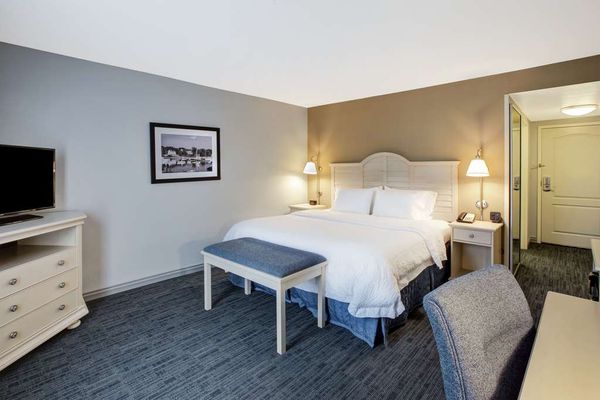 Hampton Inn & Suites Cape Cod-West Yarmouth by null