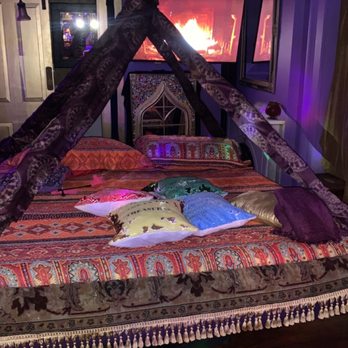 Romantic Adventure Getaways - Hanging bed - Vacation Rentals Near Me - Mount Vernon, Ohio Romantic Adventure Getaways - Hanging bed - Vacation Rentals Near Me - Mount Vernon, Ohio