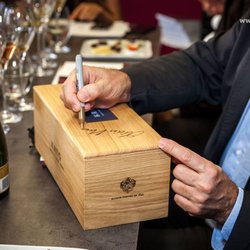 Finding.wine - Mr. Krug signing bottles