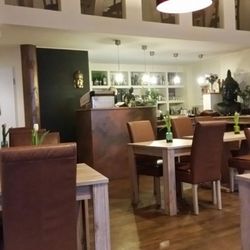 Fusion - Sehe nettes modernes Ambiente mit einer Galerie oben