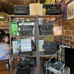 Me's burgers & brews - Type writers!