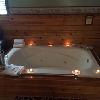Sleepy Forest Cottages - Our tub - Big Bear Lake, CA
