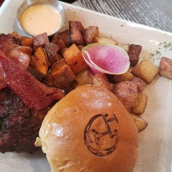 Yaz's Table - Chicken sandwich - Breakfast & Brunch Near Me - Abington, Massachusetts