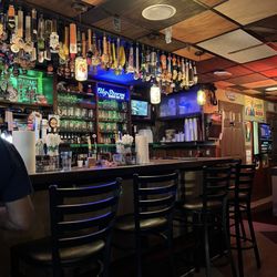 Pine Street Pub - Part of the bar with named mugs