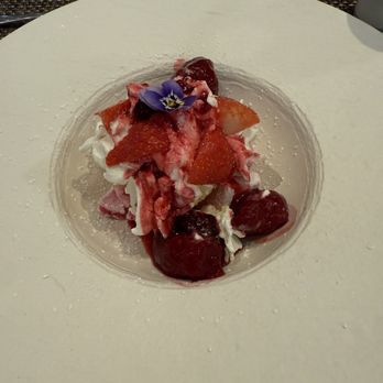 Cathay Pacific Airways First Class Lounge - Strawberry Pavlova - Airport Lounges Near Me - London, XGL