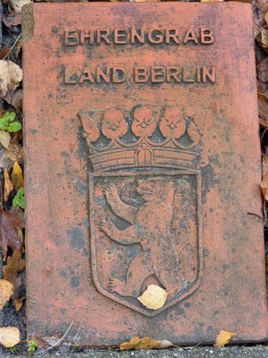 Friedrichsfelde Central Cemetery by null
