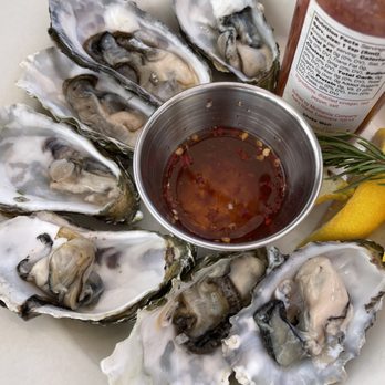 Cafe Reyes - Half dozen oyster - Pizza Near Me - Point Reyes Station, California