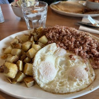 Sunset Grill - Corned beef hash (comes with toast) - Breakfast & Brunch Near Me - Bolton, Ontario Sunset Grill - Corned beef hash (comes with toast) - Breakfast & Brunch Near Me - Bolton, Ontario