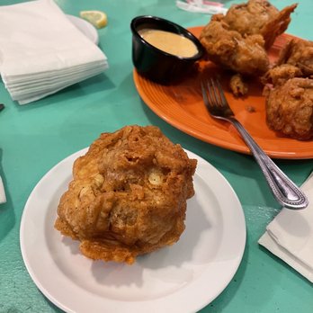 Diver Down - a plate of fried chicken on a table - Steakhouses Near Me - Golconda, Illinois Diver Down - a plate of fried chicken on a table - Steakhouses Near Me - Golconda, Illinois