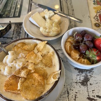 Broom's Bloom Dairy - Dairymaid 's Delight with MD Mac w/ Cream of Crab - Ice Cream & Frozen Yogurt Near Me - Bel Air, Maryland