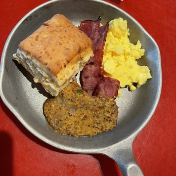 Whispering Canyon Cafe - The carnivore skillet (no ham) - Barbeque Near Me - Lake Buena Vista, Florida Whispering Canyon Cafe - The carnivore skillet (no ham) - Barbeque Near Me - Lake Buena Vista, Florida