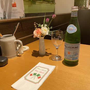 Lachoni - Place setting & drink - Pizza Near Me - Munich, BY