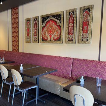 Avor Thai - A mix of Pittsburgh and Asian inspired atmosphere - Thai Near Me - Cranberry Township, Pennsylvania
