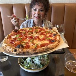 Pizza at Della's