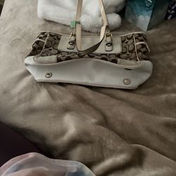 Cobbler & Things - Purse needs cleaning