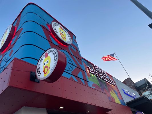 Dave's Hot Chicken by null