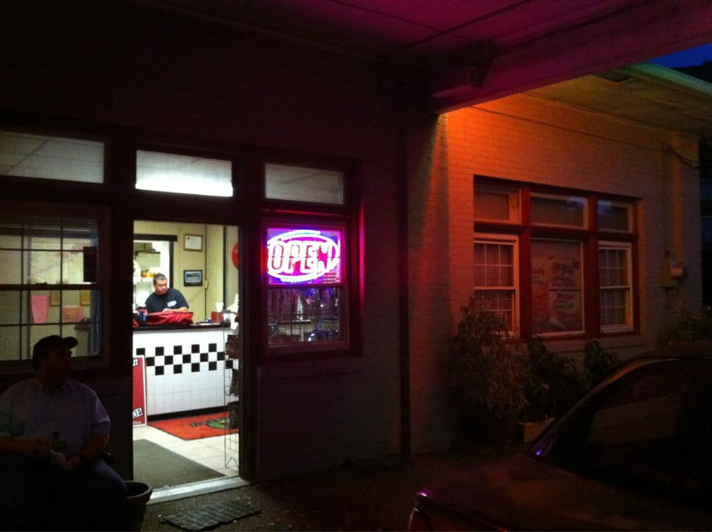 FOX’S PIZZA DEN Updated October 2024 502 East Grandview Ave